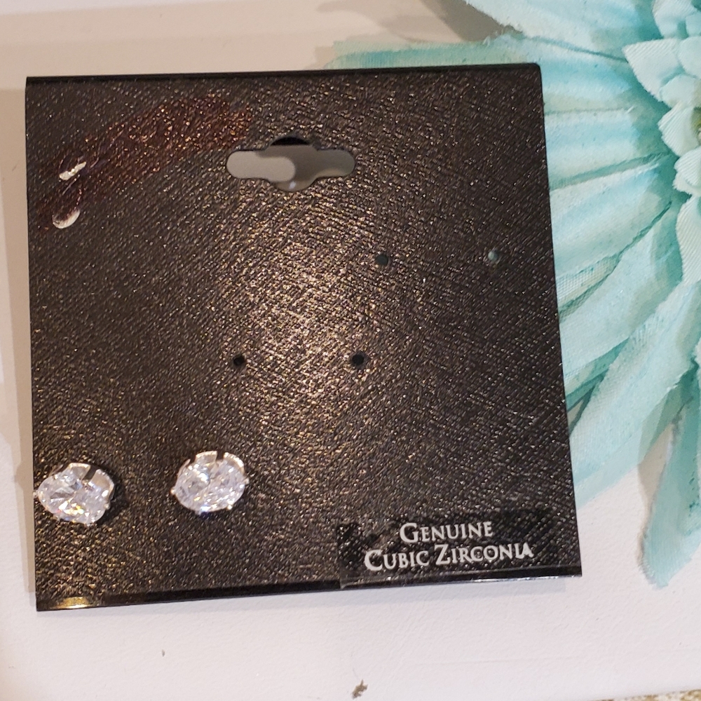 4ct OVAL .925 SILVER CUBIC ZIRCONIA EARRINGS - Picture 3 of 3
